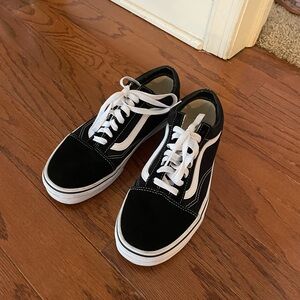 Vans Old Skool Shoe, size 6.5 men, 8 women, worn once.